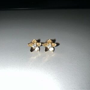 Flower studs solid gold